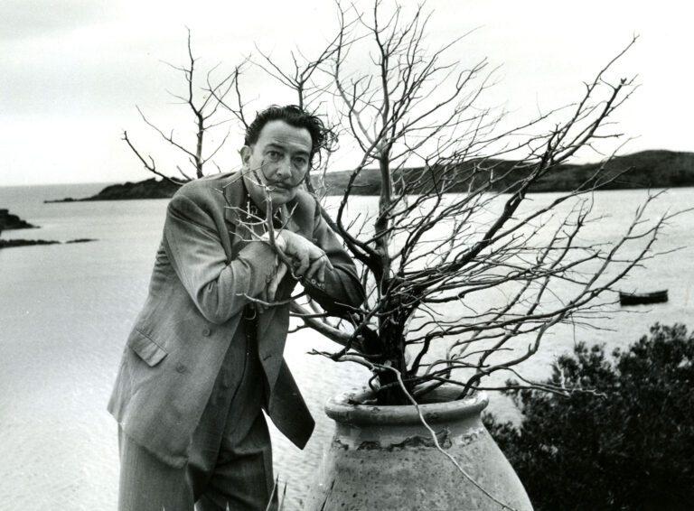 Salvador Dali with tree. Pictorial Press Ltd / Alamy Stock Photo