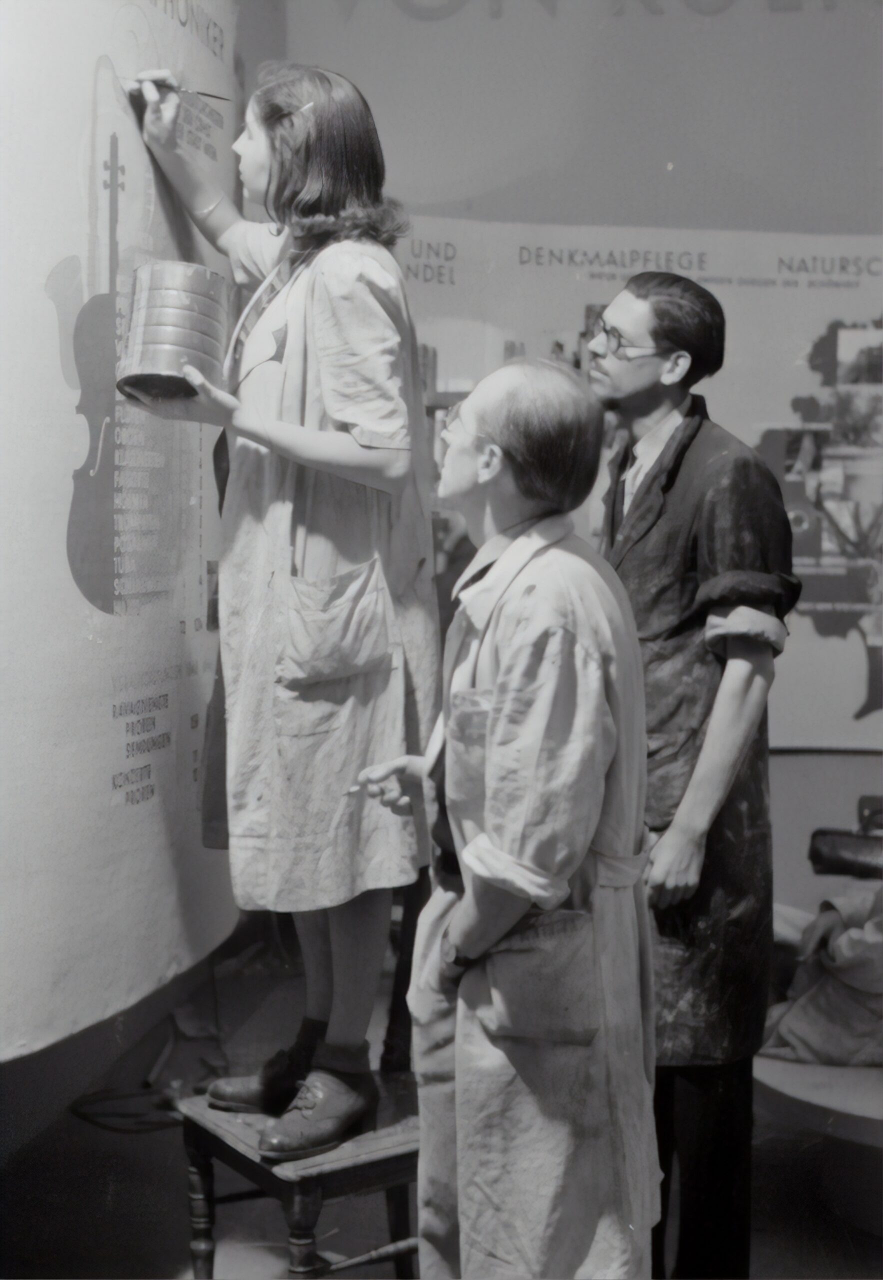 female artists Preparation for the exhibition in the Vienna City Hall. 1947