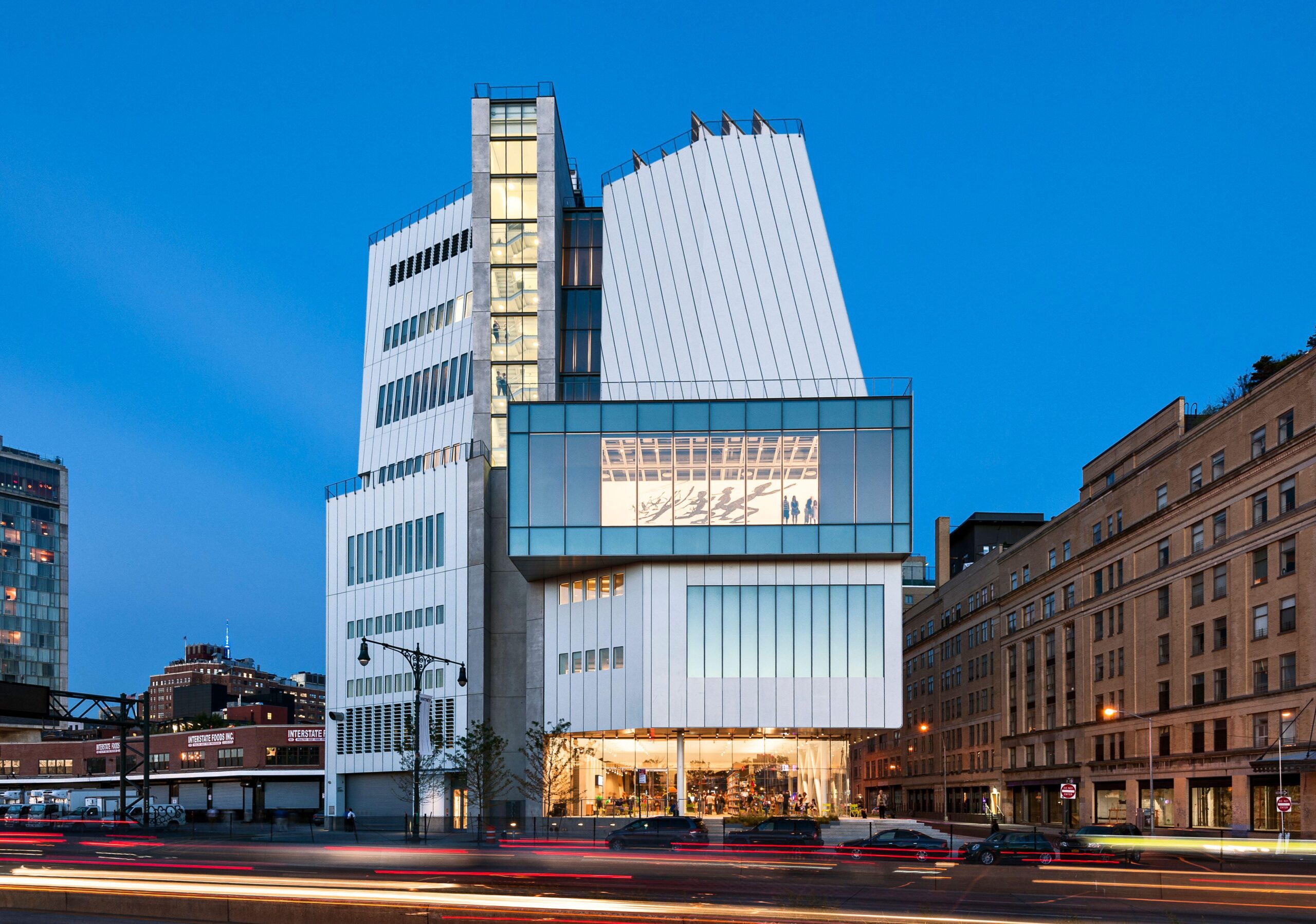 Exterior shot of the Whitney Museum of American Art. P. Batchelder / Alamy Stock Photo