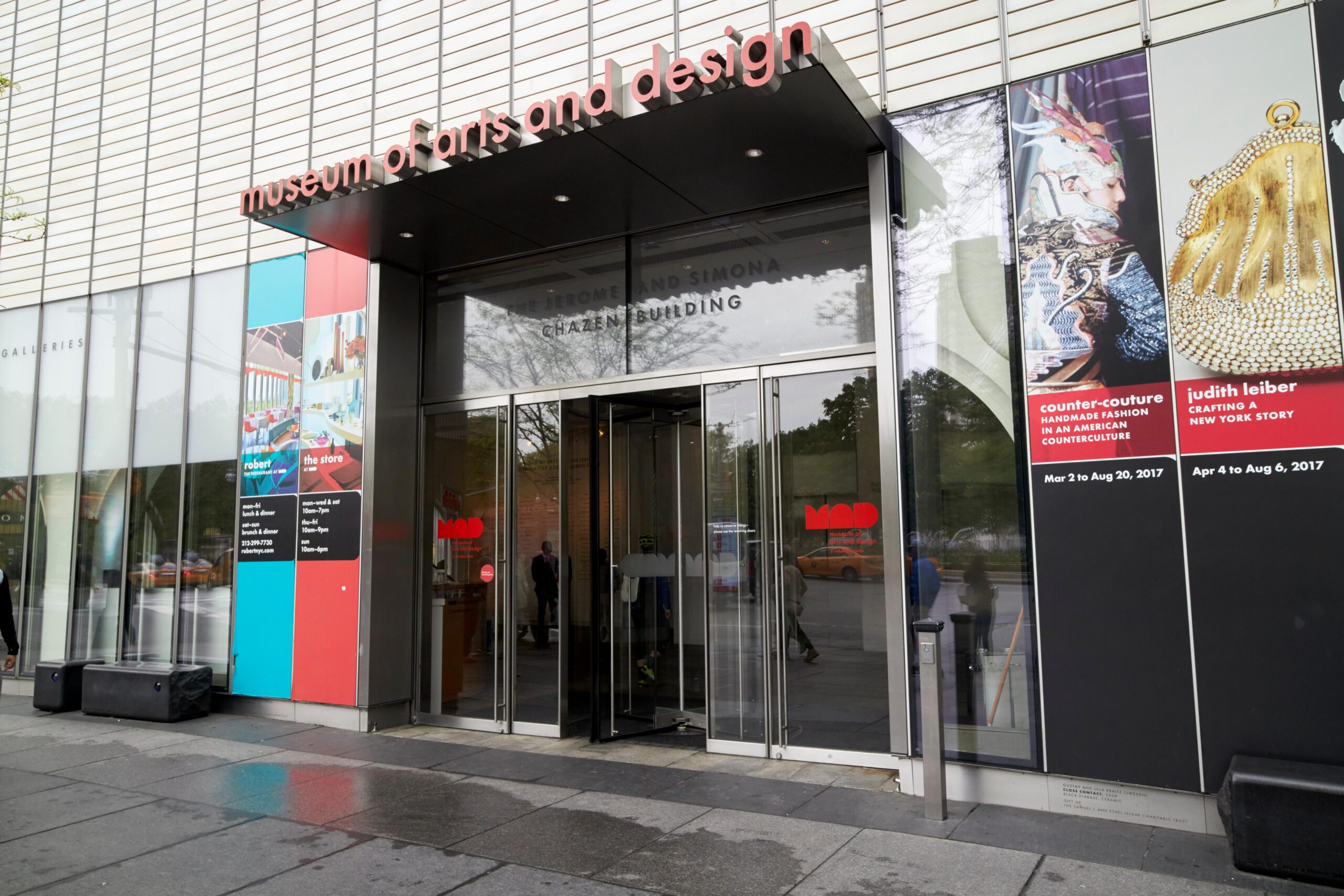 Museum of Arts and Design at the Jerome and Simona Chazen Building in Columbus Circle. Radharc Images / Alamy Stock Photo