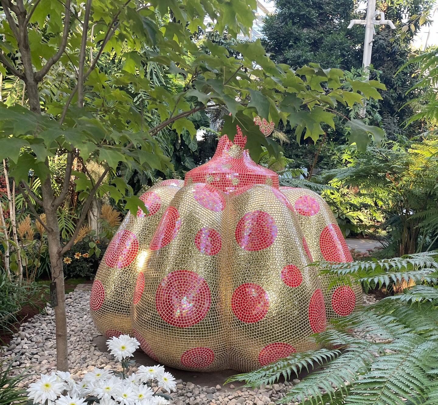 Yayoi Kusama, I Carry on Living with the Pumpkins, 2021