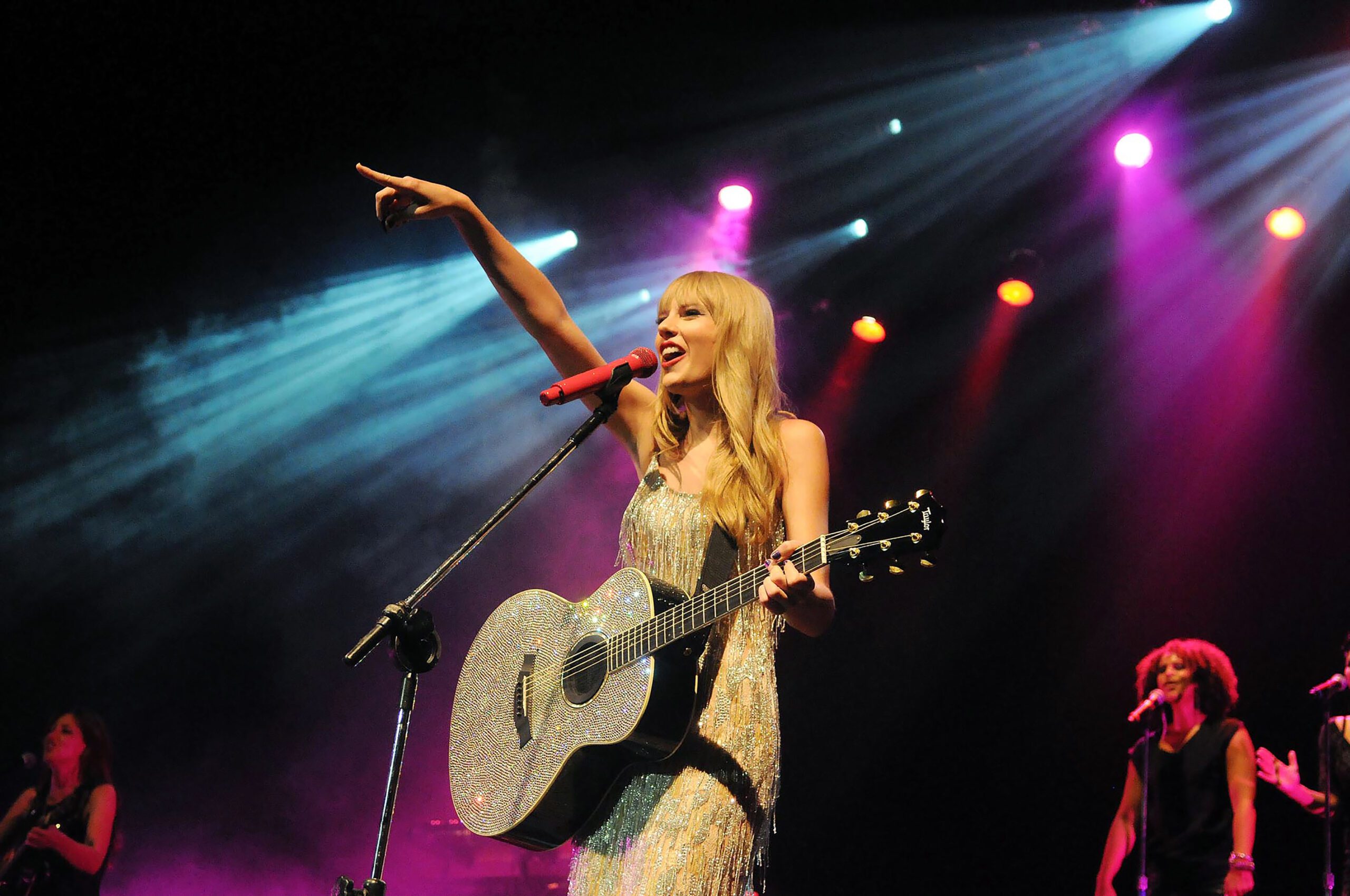 Rio,De,Janeiro,,December,8,,2009.,Singer,Taylor,Swift,During